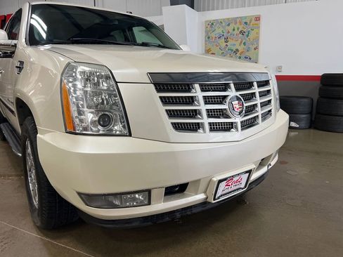 Used 2007 Cadillac Escalade AWD w/ Climate Package image 57