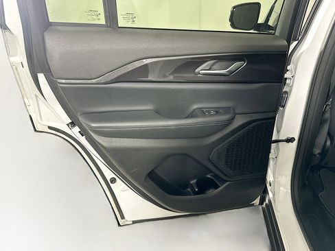 Used 2023 Jeep Grand Cherokee Altitude image 33