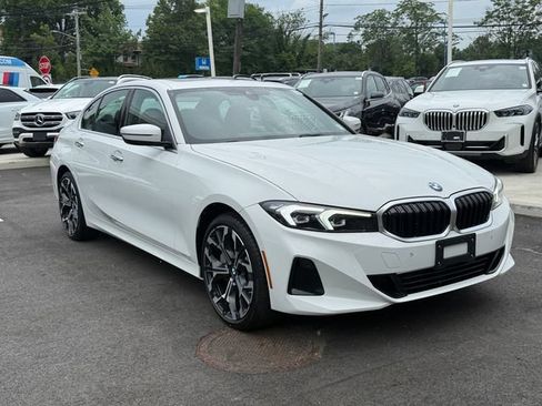 Used 2025 BMW 330i xDrive Sedan w/ Convenience Package AWD/4WD image 3