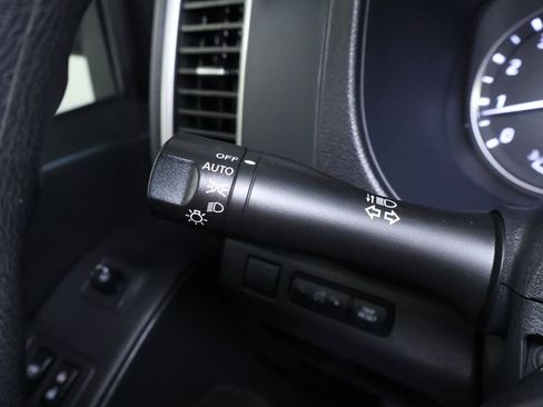 Used 2023 Nissan Frontier SV image 21