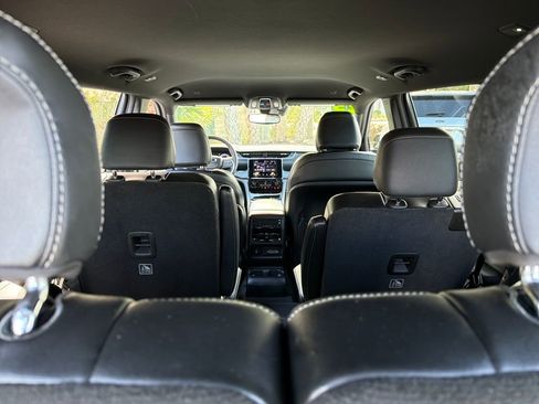 Used 2023 Jeep Grand Cherokee L Laredo image 36