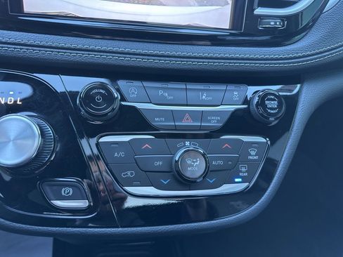 Used 2024 Chrysler Pacifica Touring-L w/ S Appearance Package image 67