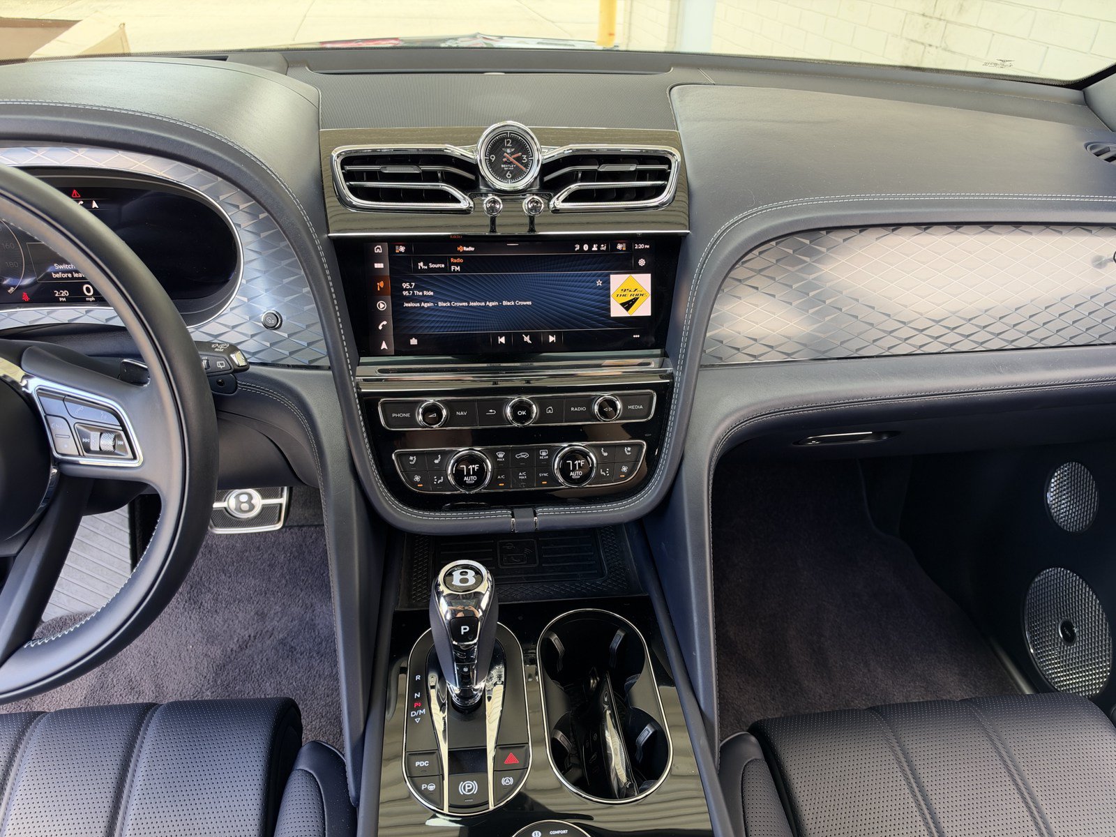 Certified 2021 Bentley Bentayga AWD/4WD image 4