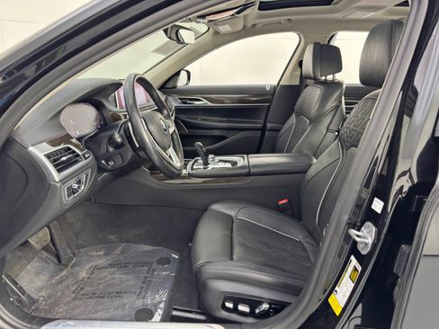 Used 2020 BMW 740i w/ Premium Package image 17