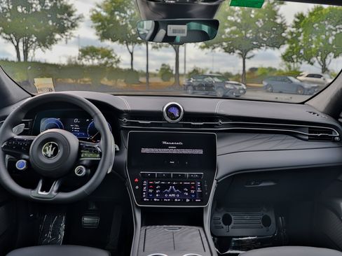 New 2024 Maserati Grecale GT image 24