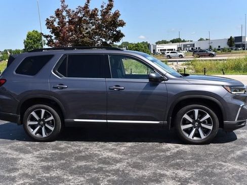 Used 2025 Honda Pilot Touring image 5