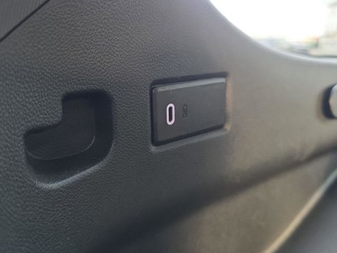 Used 2024 GMC Yukon SLT w/ SLT Luxury Package image 36