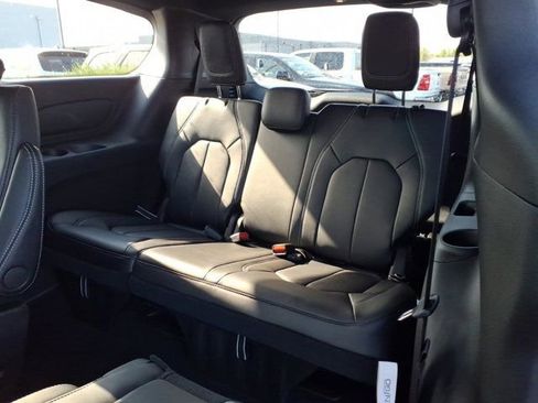 New 2026 Chrysler Pacifica Select image 16