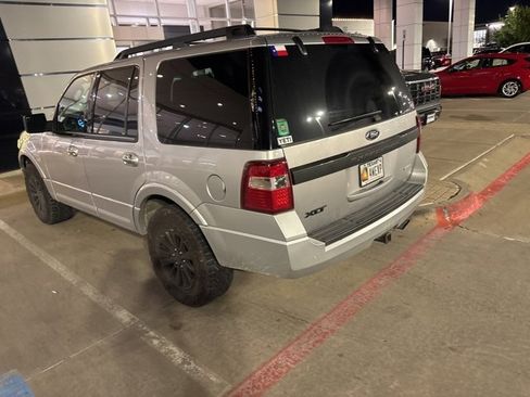 Used 2015 Ford Expedition XLT image 4