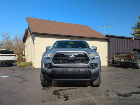 Used 2016 Toyota Tacoma SR w/ SR Convenience Package image 2