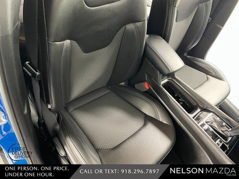 Used 2025 Jeep Compass Latitude image 46