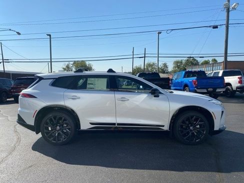 New 2025 Toyota Crown Signia image 9