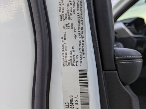 Used 2025 Jeep Grand Cherokee L Laredo image 35