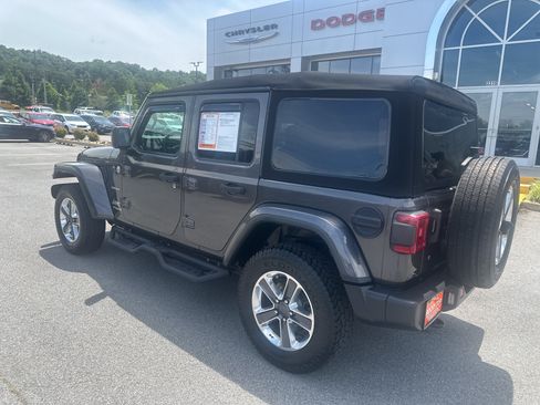 Used 2020 Jeep Wrangler Unlimited Sahara AWD/4WD image 11