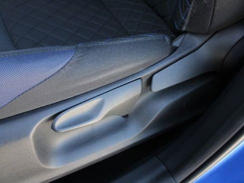 Used 2021 Toyota C-HR XLE FWD image 5