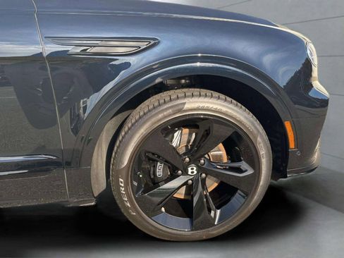 Used 2024 Bentley Bentayga image 10