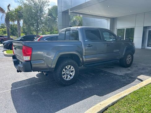 Used 2017 Toyota Tacoma SR5 w/ Tow Package RWD image 3
