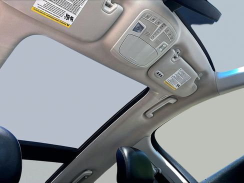 Used 2019 Ford Edge Titanium w/ Equipment Group 301A FWD image 16