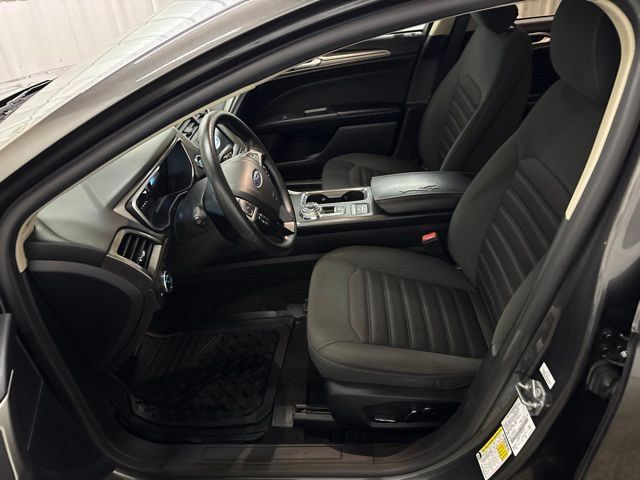 Used 2019 Ford Fusion SE FWD image 26