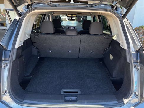 Used 2025 Nissan Rogue SV FWD image 32