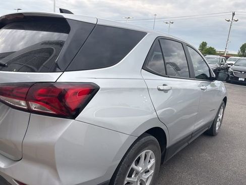 Used 2022 Chevrolet Equinox LS w/ LS Convenience Package image 3