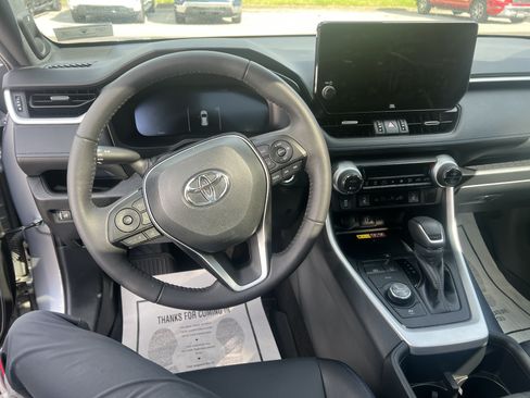 Used 2023 Toyota RAV4 XSE AWD/4WD image 8