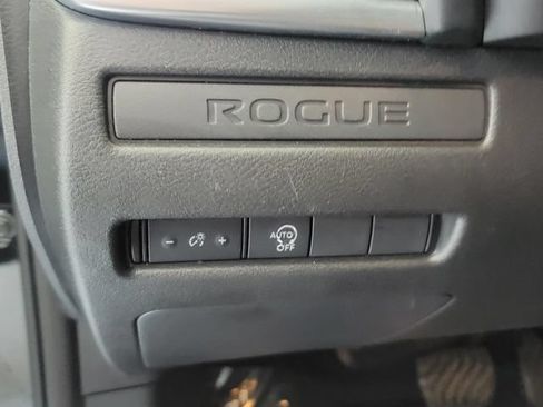 Used 2024 Nissan Rogue S FWD image 22