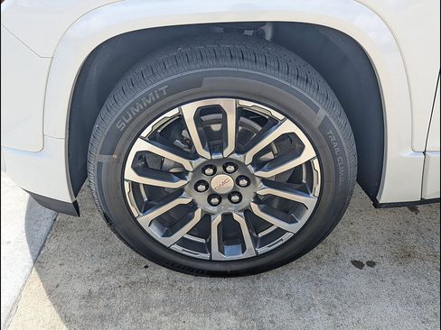 Used 2020 GMC Acadia Denali w/ Technology Package AWD/4WD image 14