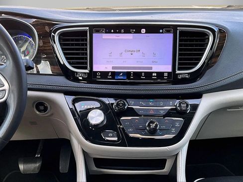 Certified 2022 Chrysler Pacifica Limited image 12