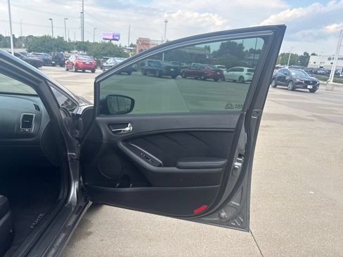 Used 2016 Kia Forte LX FWD image 21