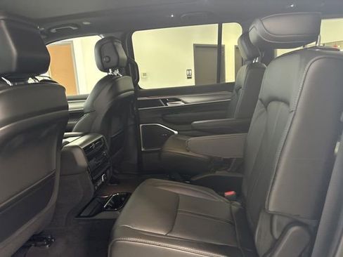 New 2026 Jeep Grand Wagoneer L 4WD w/ Premium Group I image 24