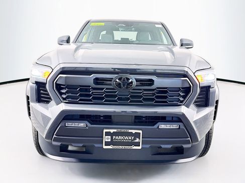 Certified 2026 Toyota Tacoma TRD Off-Road AWD/4WD image 2