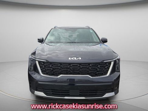 Used 2025 Kia Sorento S w/ Panoramic Sunroof Package image 3