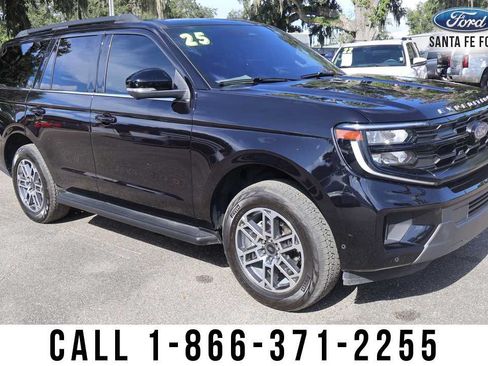 Used 2025 Ford Expedition Active AWD/4WD image 5