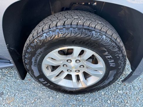 Used 2019 Chevrolet Suburban LT image 9