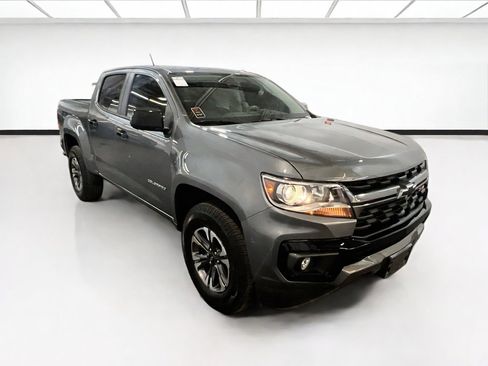 Used 2022 Chevrolet Colorado Z71 w/ Safety Package AWD/4WD image 3
