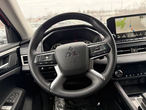 Used 2024 Mitsubishi Outlander SE image 15