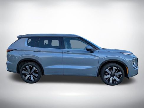 New 2026 Mitsubishi Outlander SEL image 3