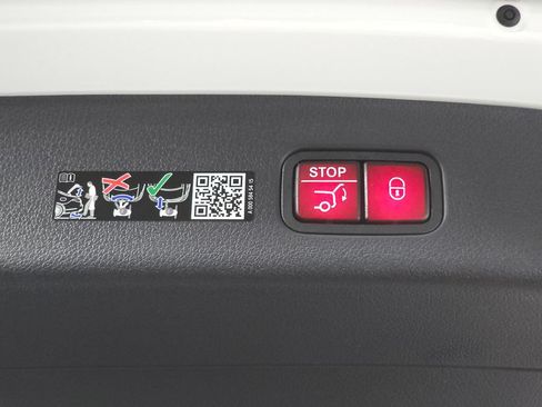 Certified 2026 Mercedes-Benz GLC 300 4MATIC image 29