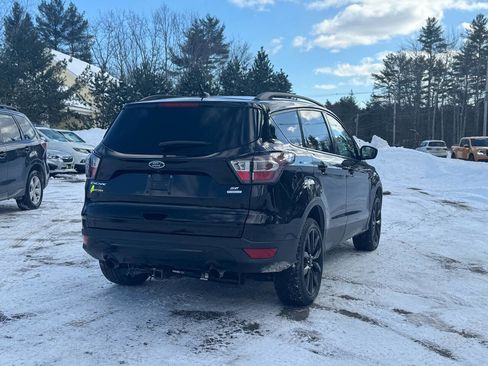 Used 2017 Ford Escape SE w/ Equipment Group 201A image 4