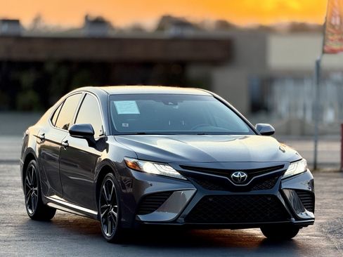 Used 2018 Toyota Camry XSE FWD image 4