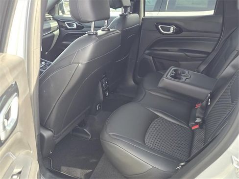 New 2026 Jeep Compass Latitude image 5