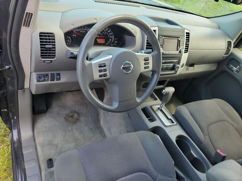 Used 2015 Nissan Frontier SV RWD image 11