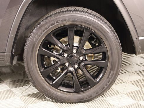 Used 2019 Jeep Grand Cherokee Altitude image 19