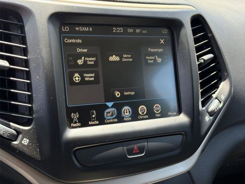 Used 2017 Jeep Cherokee Limited FWD image 38