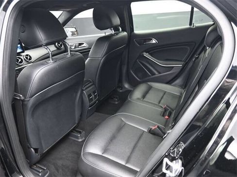Used 2018 Mercedes-Benz GLA 250 GLA 250 4dr SUV w/ Premium Package image 12