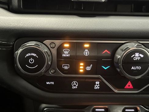 Used 2024 Jeep Wrangler Sahara w/ Technology Group image 7