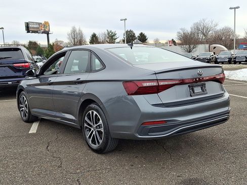 Used 2025 Volkswagen Jetta Sport image 4