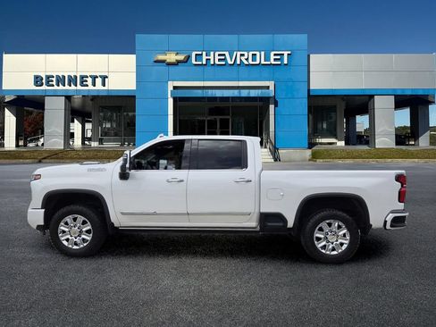Used 2024 Chevrolet Silverado 2500 High Country w/ Z71 Off-Road Package AWD/4WD image 4