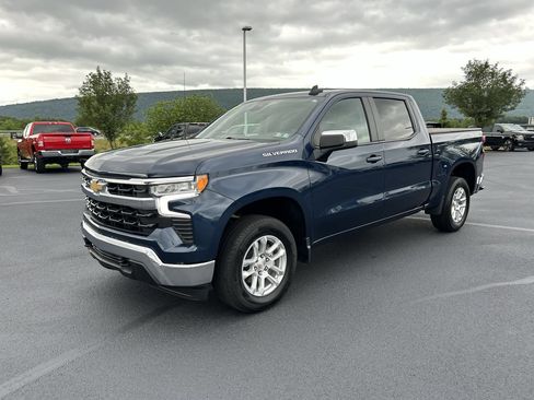 Used 2023 Chevrolet Silverado 1500 LT AWD/4WD image 3